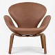 Roxy Klassik presents: Arne Jacobsen / Fritz Hansen.AJ 4325 - 'The Swan' armchair in newer cognac-colored ...