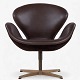 Roxy Klassik presents: Arne Jacobsen / Fritz Hansen.AJ 3320 - 'Swan' armchair in dark brown Elegance ...