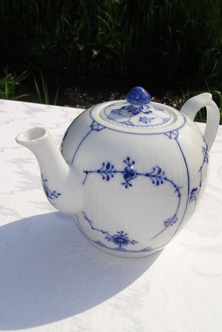 Royal Copenhagen  Blue fluted plain Tea pot 250