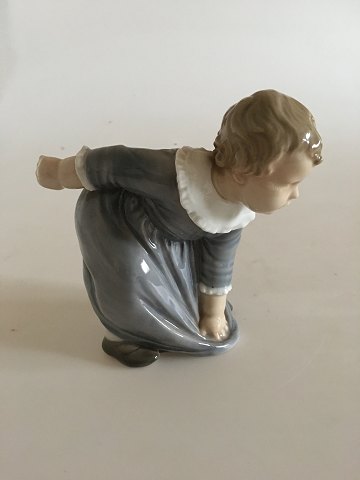 Bing & Grondahl Figurine Girl in Dress No 1995