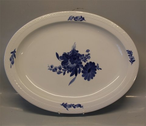 8020-10 Large oval serving platter  47.5 x 37 cm Danish Porcelain Blue Flower 
braided Tableware 
