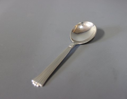 Marmelade spoon in Diplomat, silver plate.
5000m2 showroom.