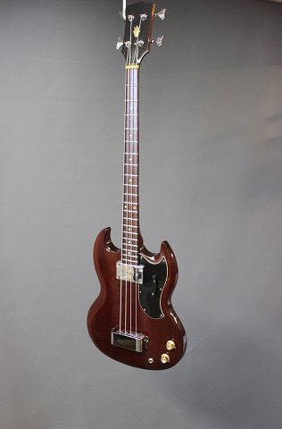 Gibson bass guitar, model EB-0, from 1967 in polished mahogany and newly 
refurbished.
5000m2 showroom.

