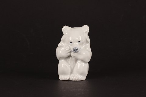 Royal Copenhagen
Bear cub
White glaze
No. 21435