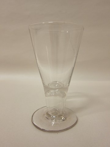 Rakkerglas, antique
About mid-1800
We have a large choice of antique glass