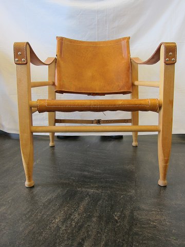 Safari-chair in harness leather
Produced by Aage Bruun & søn
Please note: Discoloration at the seat, missing cushion (please see the photos 
too)