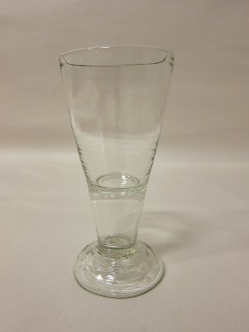 Rakkerglas, antique
About mid-1800
Friedrichsfeld or Conradsminde (sorry, but we have not been able to establish 
the fact with certainty)
H: 12,5cm
Please note the stem (Photo)
We have a large choice of antique glass