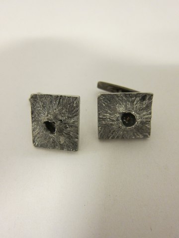Cuff links, pewter jewellery
Design: Poul Warmind
We have a large choice of jewellery with design by Poul Warmind 
Please contact us for further information
