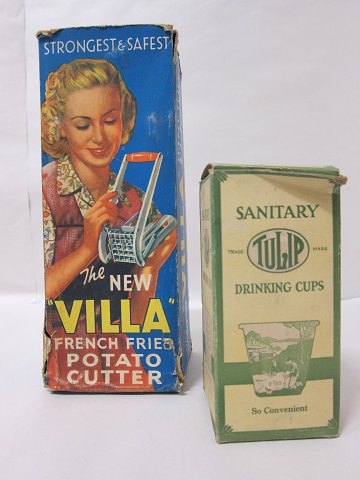 Potato cutter and drinking cups 
Vila Potato cutter and Tulip drinking cups (throwaway)
H: Potato cutter Karton: 25,5cm, 9,5cm, 9,5cm
H: Drinking cups Karton: 15cm, 7cm, 7cm
We have a large choice of old goods from a grocer