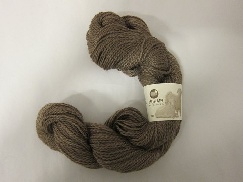 Kidmohair - 2-ply
Kidmohair is a natural product of a very high quality from the angora goat from 
South Africa
The colour shown is: Bark (Braun), Colourno 2003
1 ball of wool containing 50 grams
