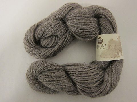 Kidmohair - 2-ply
Kidmohair is a natural product of a very high quality from the angora goat from 
South Africa
The colour shown is: Medium brownmixed, Colourno 2105
1 ball of wool containing 50 grams