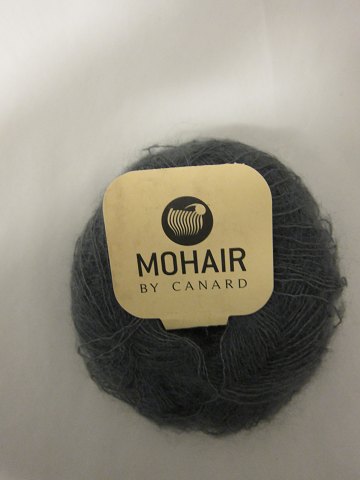 Brushed Lace
Brushed Lace is a natural product of a very high quality from the angora goat 
from South Africa mixed with the finest Mulberry Silk
The colour shown is: Charcoal grey, Colourno 3010
1 ball of wool containing 25 grams
