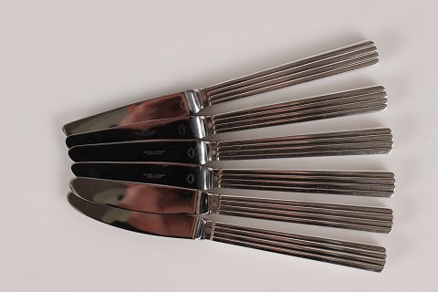 Georg Jensen
Bernadotte
of sterling silver
Dinnerknives
L 19,6 cm