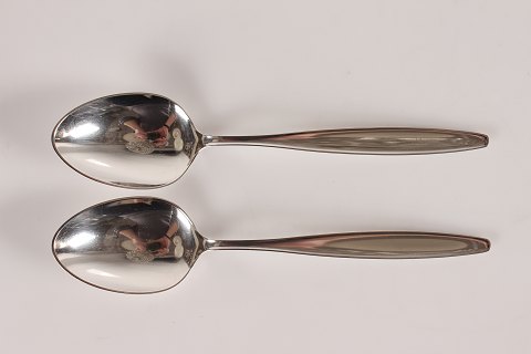 Georg Jensen
Cypres cutlery
Dessert Spoons
L 17,8 cm