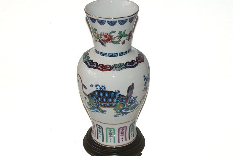 Vase fra kina
Motiv skildpadde
højde 26,5 cm
brede 15cm