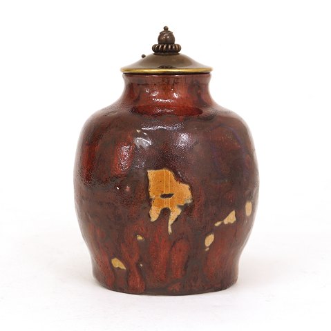 Patrick Nordström, 1870-1929, for Royal 
Copenhagen: Vase with bronze lid. Signed 
07.06.1918. H: 16,8cm
