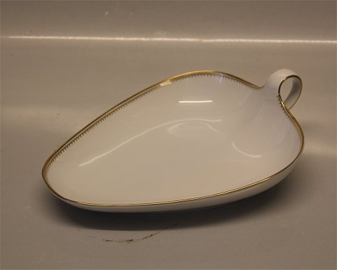 199 Hjerteformet skål 26 x 19 cm B&G Menuet: Hvidt porcelæn, takket guldkant, 
hvid, form 601 Bing & Grøndahl 
