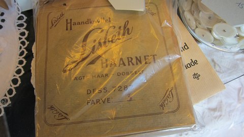 For collecctors:
Hairnet, made of real hair
These old hairnets come from "Lisbeth"
We have a large choice of old goods from a grocer, and the goods are with the 
original contents 
Please contact us for further information
