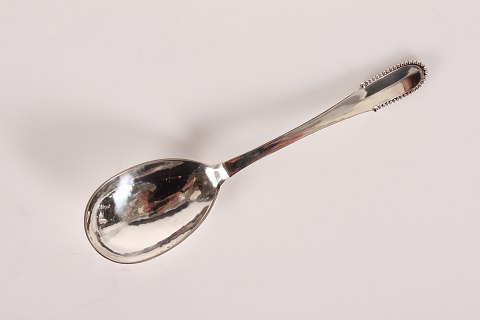 Georg Jensen
Beaded Flatware
Servingspoon
L 15,5 cm