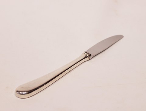 Middagskniv i mønstret Ida af A. Michelsen, sterling sølv.
5000m2 udstilling.
