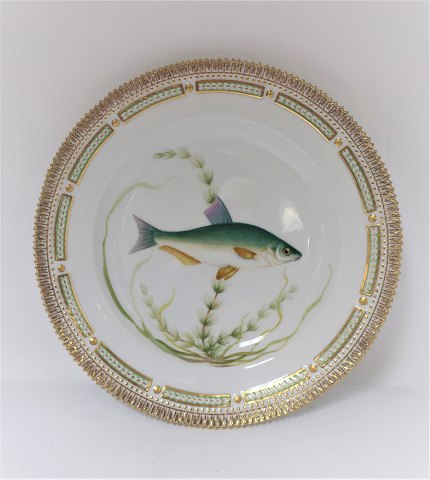 Royal Copenhagen. Fauna Danica. Fish Plate. Dinner plate. Model # 19 - 3549. 
Diameter 25 cm. (1 quality). Abramis vimba