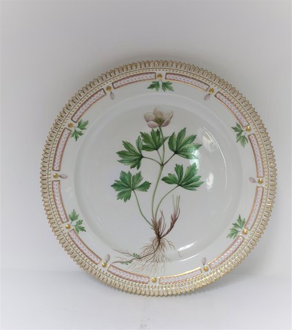 Royal Copenhagen. Flora Danica. Round dish. Model # 3523. Diameter 30 cm. (1 
quality). Anemone silvestris L