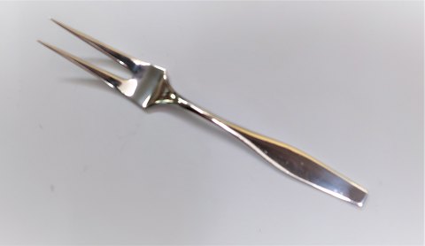 Hans Hansen. Silver cutlery. Sterling. Charlotte. Cold cut Fork. Length 15 cm. 
There are 2 pieces in stock. The price is per piece.