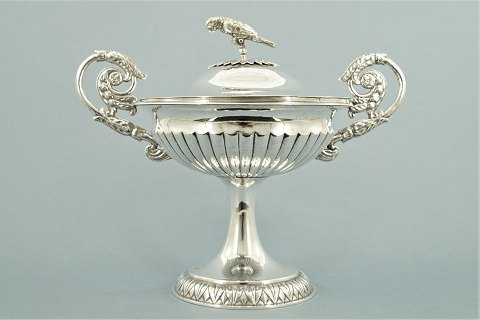 A silver footed bowl with lid, Sweden 1800 - 1830
