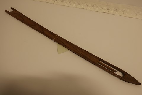 An antique tool for the thatcher
Made of wood
About the 1800-years
A tool, a needle, for the use by the thatcher when he worked at the roof 
A good old tool
L: about 67cm
In a good condition
