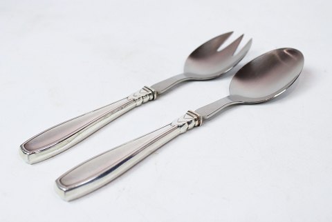 Salad servers in Rex of steel and hallmarked silver.
5000m2 showroom.