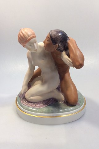 Royal Copenhagen Gerhard Henning Figurine No 1796 Man and Woman (Cupid and 
Psyche ). 
Measures 23cm and is in good condition.
