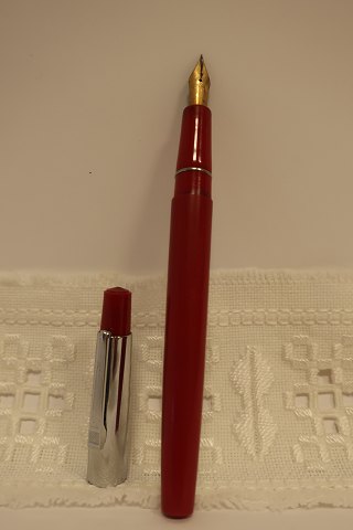 For the collectors
Fountain pen
Penol 3-P
Colour: Red
In a good condition