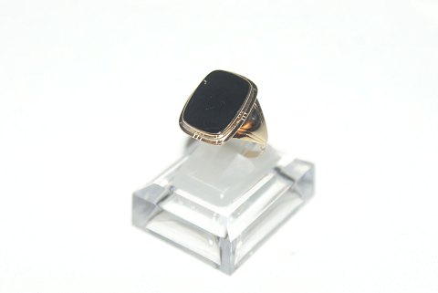 Elegant mens ring with black onyx in 14 carat gold