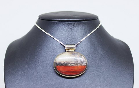Large pendant with colored stone and of 925 sterling silver, stamped Nax A.
5000m2 showroom.
