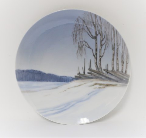 Royal Copenhagen. Porcelæns platte. Model 1285/1120. Sne landskab. Diameter 20 
cm. (2 sortering)