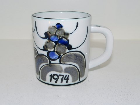 Royal Copenhagen
Small year mug 1974