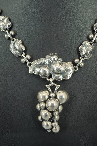 Georg Jensen; Moonlight Grapes halssmykke af sterlingsølv #96