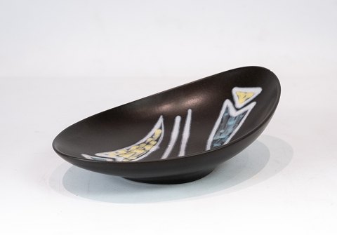 Black ceramic dish by Søholm from 2014.
5000m2 showroom.
