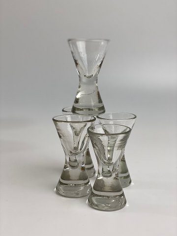 Masonic glass with hourglass shape, 9 cm high, solid base