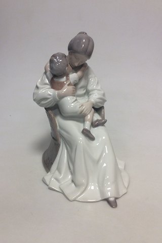 Bing & Grondahl Figurine of Mother and Child in Chair No 1552