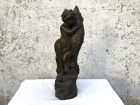 Bronzefigur
Barn med fisk
*1700kr