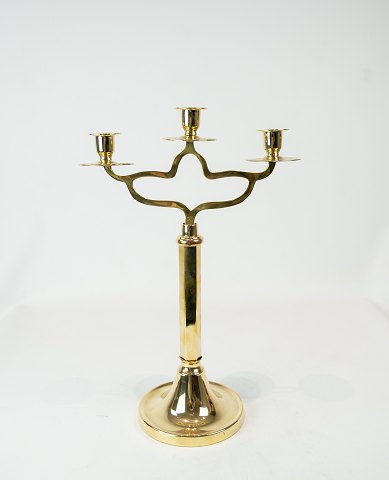 Tall three armed candlestick in brass and in great condition from the 1920s.
5000m2 showroom.