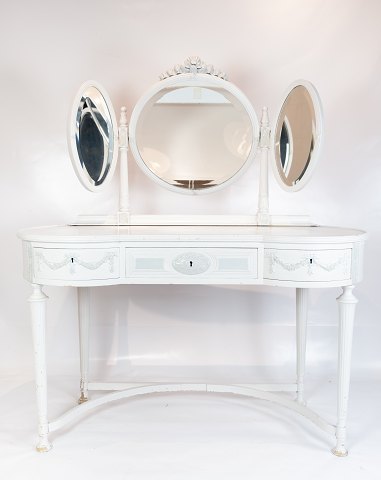 Antique dressing table of white painted wood, in great condition from the 1920s.
5000m2 showroom.
