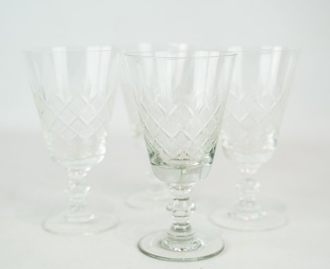 Set of four Wine Antique red wine glass, in great antique condition.
5000m2 showroom.