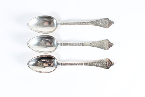 Antik Rococo Silver Flatvare
Small dessert spoons
L 16,5 cm