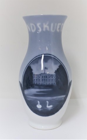 Royal Copenhagen. Rundskuedags vase 1924. Højde 18 cm. (1 sortering)