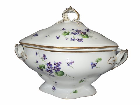 Bing & Grondahl Viol
Large soup tureen from 1853-1895
