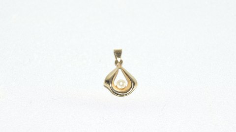 Elegant Pendant with pearl 14 carat Gold