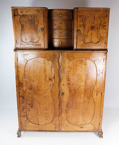 Tall cabinet of birch wood, in great antique condition from 1860.
5000m2 showroom.