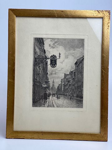 Fine old gold frame with etching by Peter Tom-Petersen: "Adelgade with 
carpenter